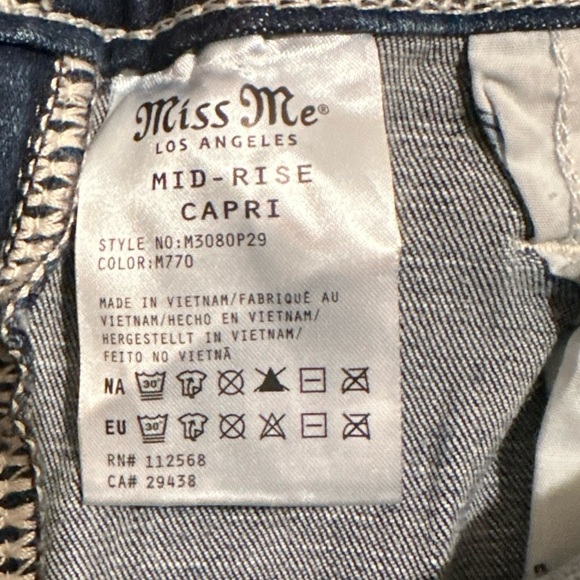 NEW Miss Me Medium Wash Butterfly Pocket Mid Rise Capri Jeans Size 29 - Picture 5 of 12